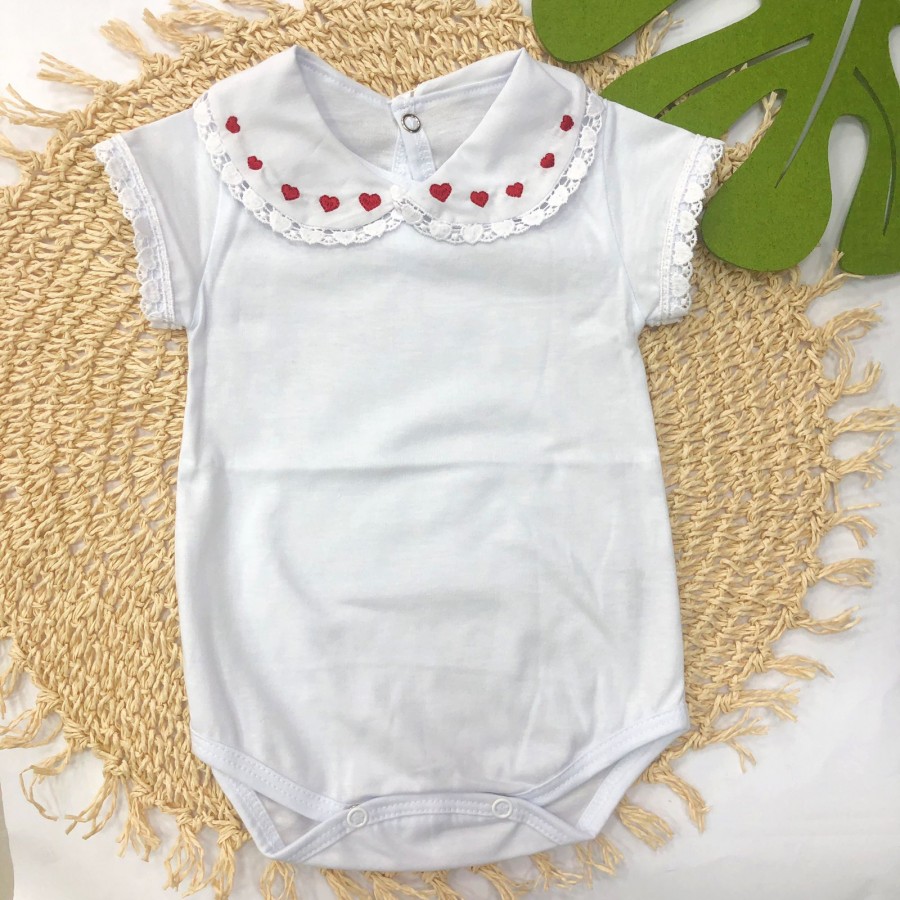 body com gola MANGA CURTA- bordado coração vermelho body com gola MANGA CURTA- bordado coração vermelho